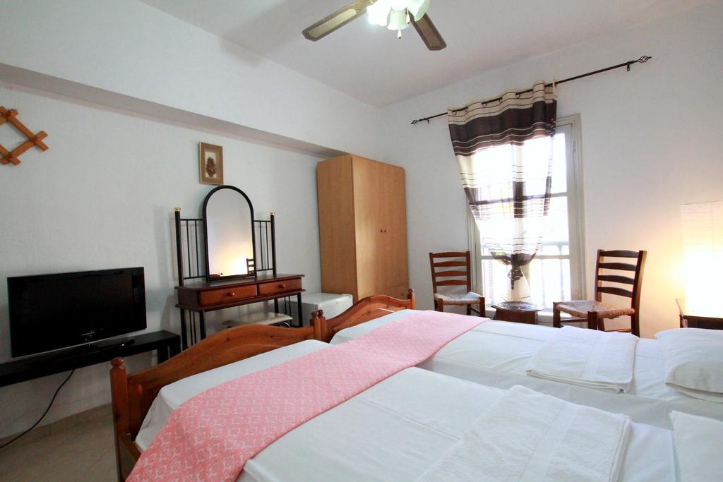 Traditional Apartments Alexandra Meyísti Habitación foto